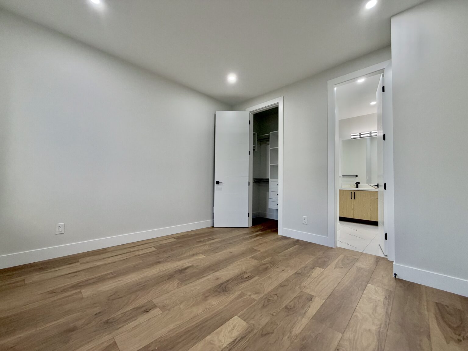 Rental property photo 8